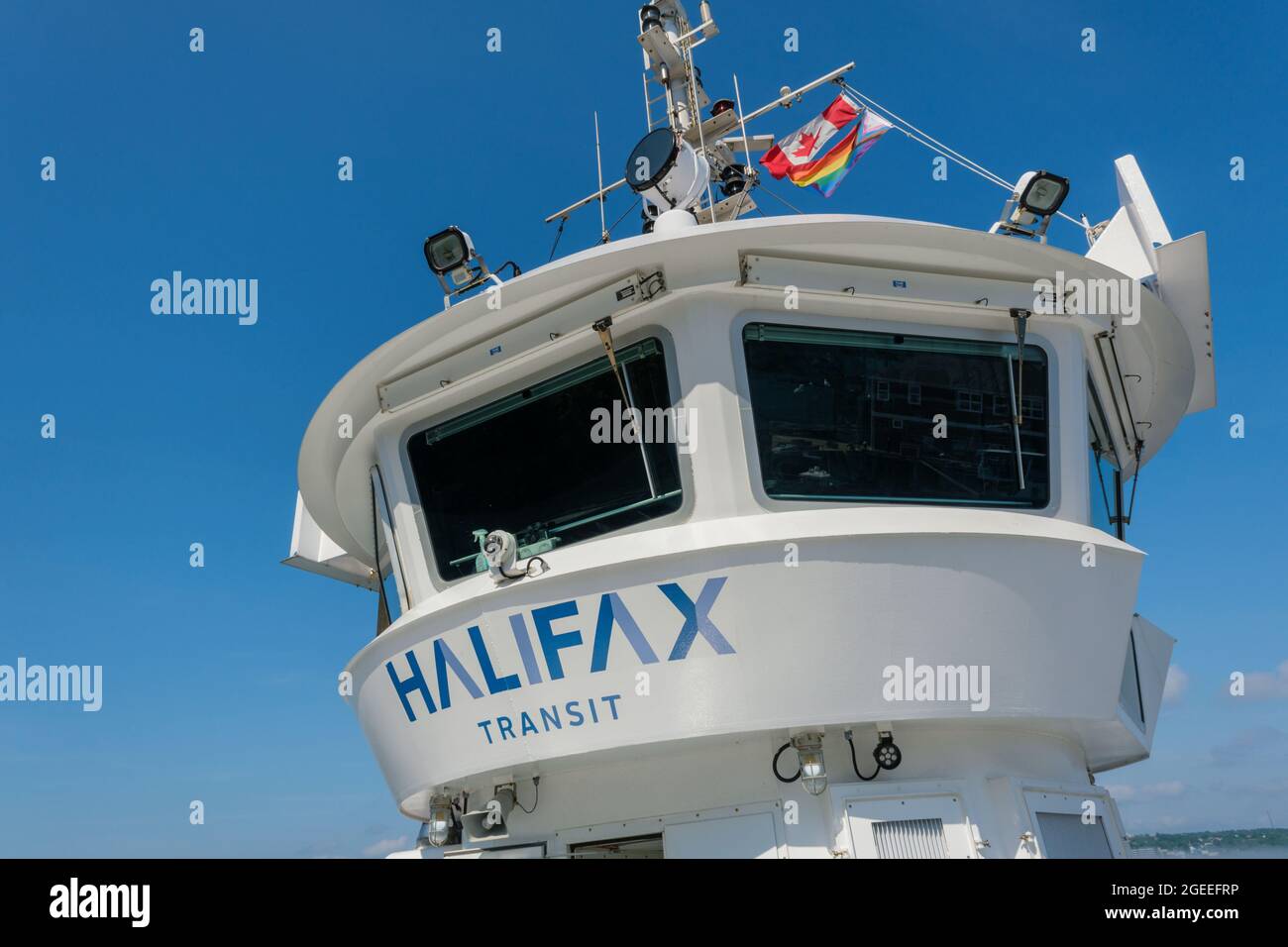 Halifax, Kanada - 10. August 2021: Halifax Transit Ferry fährt von Dartmouth nach Halifax Stockfoto