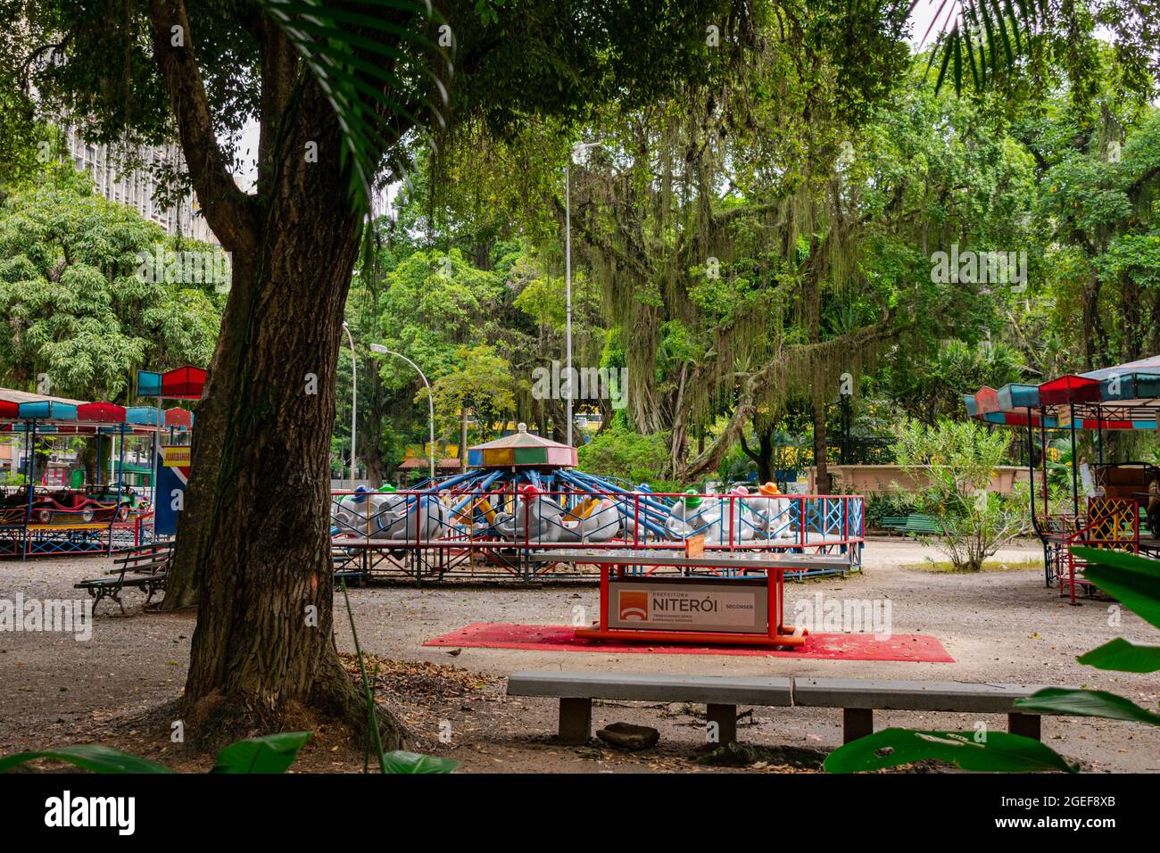 Der städtische öffentliche Park, bekannt als „Campo de São Bento“, wurde aufgrund der während der COVID-19-Pandemie erlassenen Sperre geschlossen und ohne Menschen Stockfoto