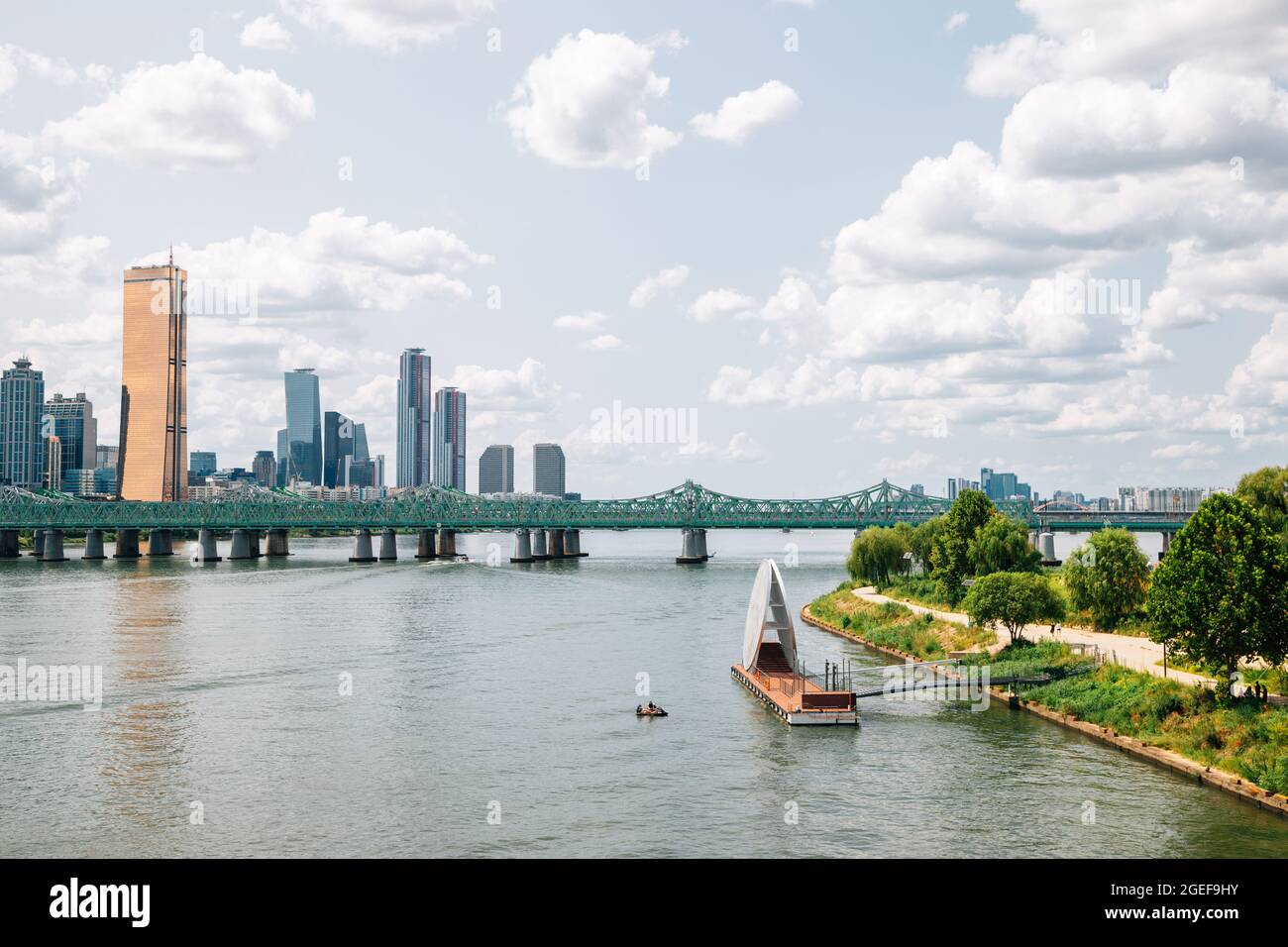 Yeouido Moderne Gebäude und Nodeulseom Insel Han River Park in Seoul, Korea Stockfoto