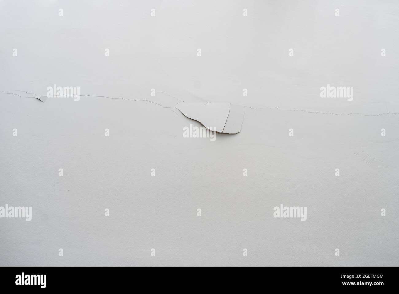 Gesprungene Zementwandstruktur. Material: Steingim Stockfoto
