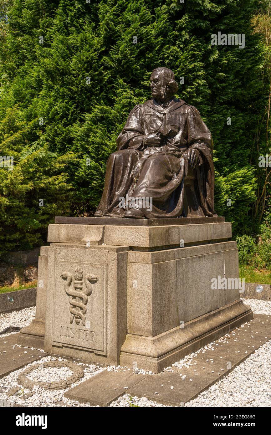 Statue von Joseph Lister, Baron Lister of Lyme Regis in der Nähe des Kelvingrove Museums und der Kunstgalerie. Glasgow, Schottland Stockfoto