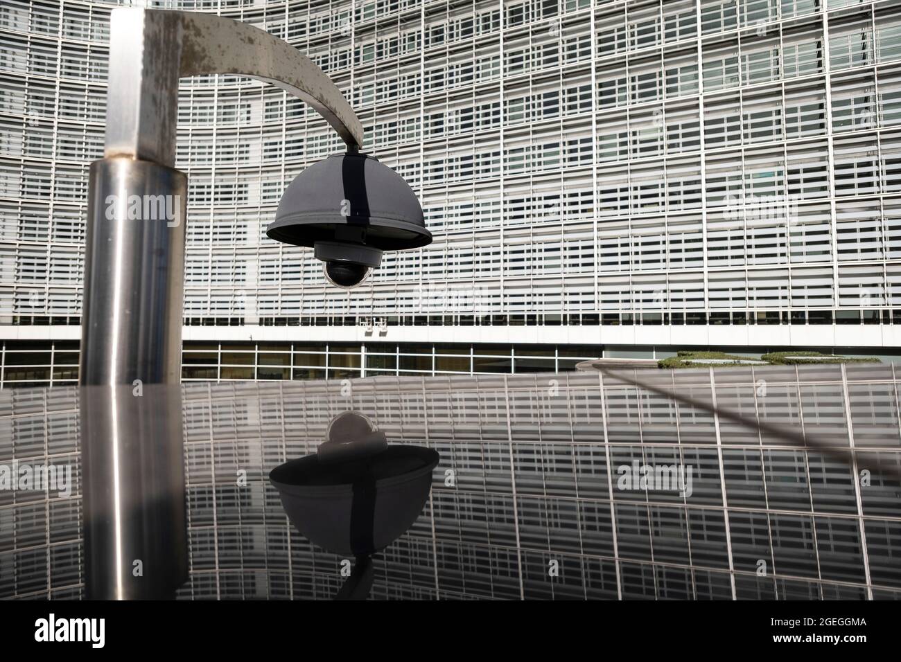 Belgien, Brüssel: CCTV-Überwachungskamera vor dem Berlaymont-Gebäude, dem Sitz der Europäischen Kommission Stockfoto