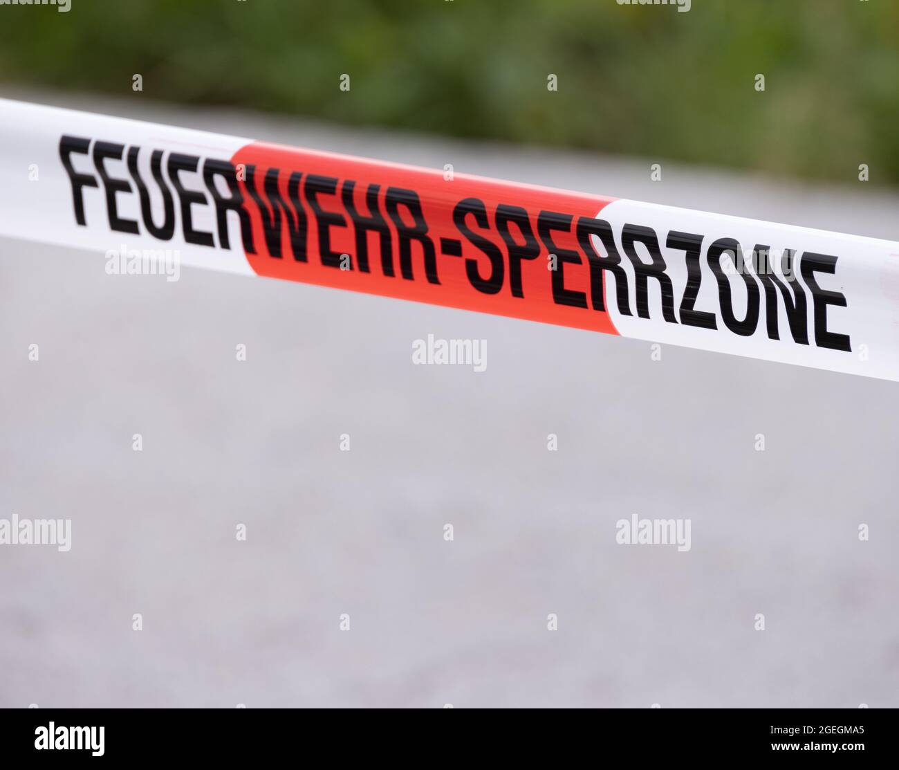 Kreuzen Sie nicht die Linie von Fire Fighters - BAD AUSSEE, ÖSTERREICH, EUROPA - 30. JULI 2021 Stockfoto