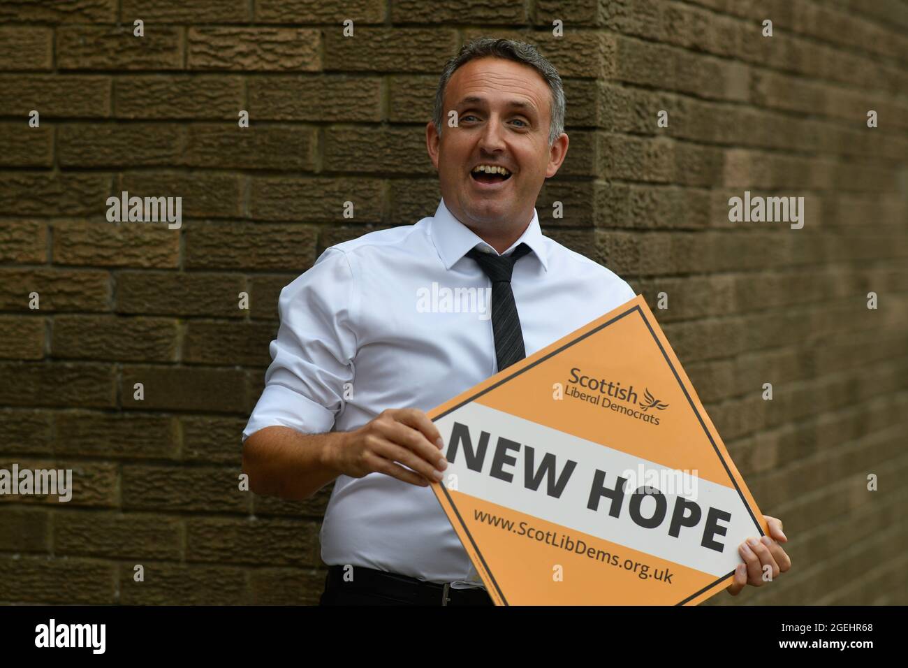 Edinburgh Schottland, Großbritannien August 20 2021. Alex Cole-Hamilton vor dem Corstorphine Astoria Center, wo der neue Vorsitzende der schottischen Liberaldemokraten seine erste Rede als Anführer hielt. Credit alamy Live News Credit: SST/Alamy Live News Stockfoto