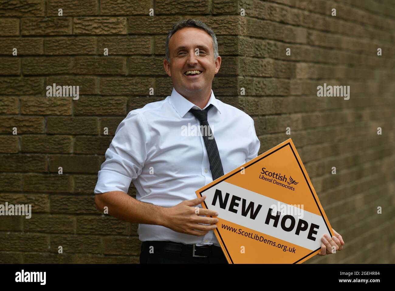 Edinburgh Schottland, Großbritannien August 20 2021. Alex Cole-Hamilton vor dem Corstorphine Astoria Center, wo der neue Vorsitzende der schottischen Liberaldemokraten seine erste Rede als Anführer hielt. Credit alamy Live News Credit: SST/Alamy Live News Stockfoto