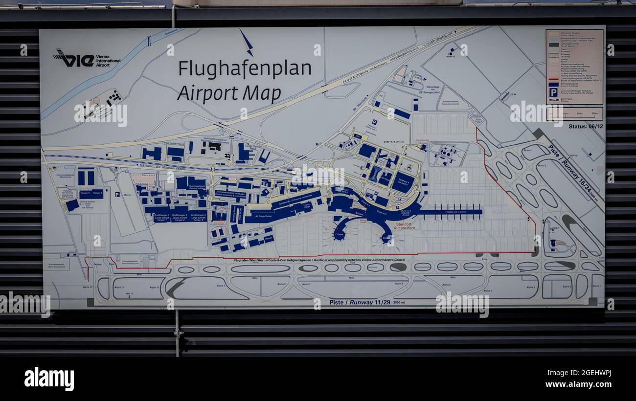 Karte von Flughafen Wien VIE - WIEN, ÖSTERREICH, EUROPA - 1. AUGUST 2021 Stockfotografie - Alamy