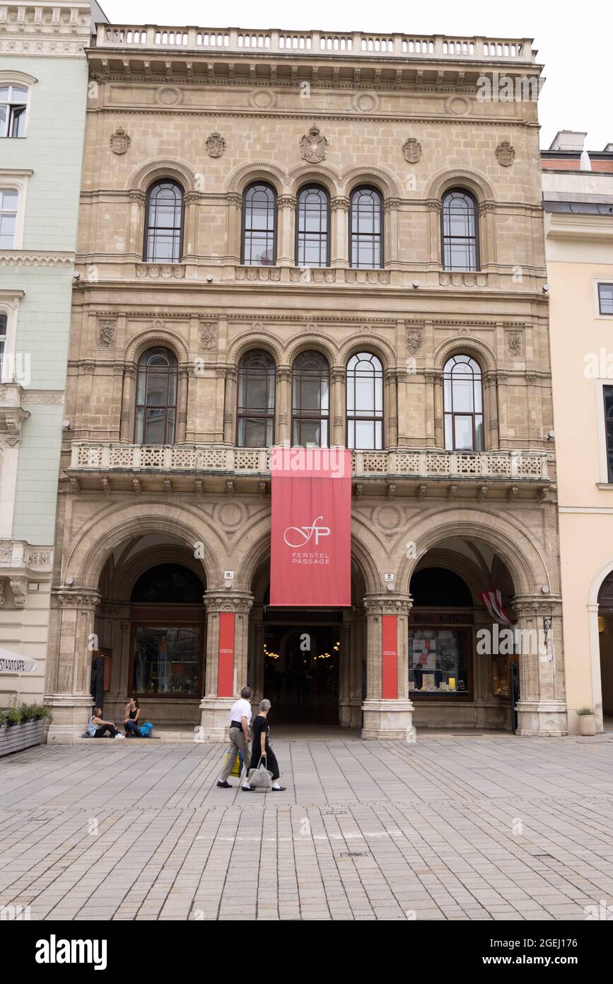 Ferstel Passage in der Wiener Altstadt - WIEN, ÖSTERREICH, EUROPA - 1. AUGUST 2021 Stockfoto
