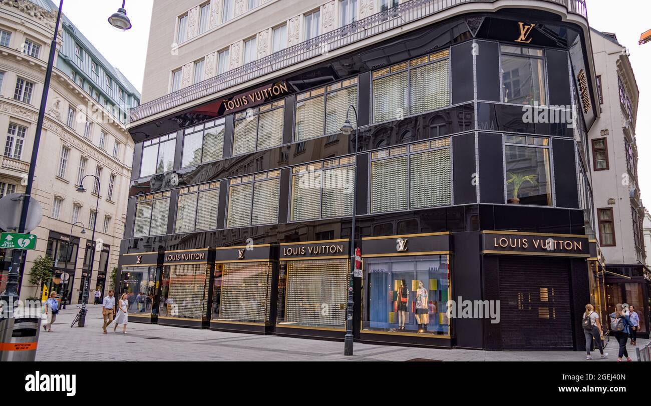 Exklusives Louis Vuitton Geschäft in Wien - WIEN, ÖSTERREICH, EUROPA - 1.  AUGUST 2021 Stockfotografie - Alamy