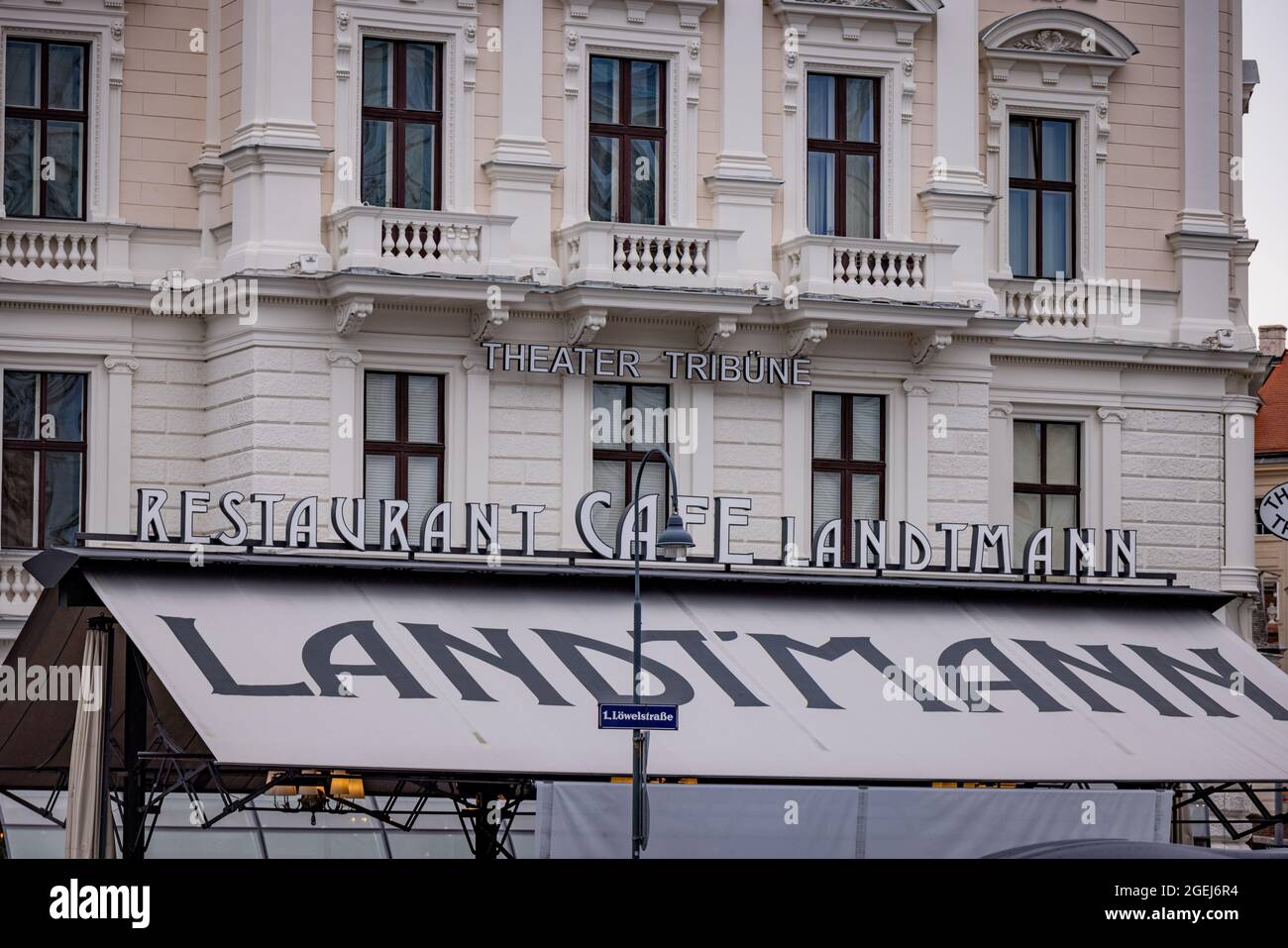 Berühmtes Cafe Landtmann in der Stadt Wien - WIEN, ÖSTERREICH, EUROPA - 1. AUGUST 2021 Stockfoto