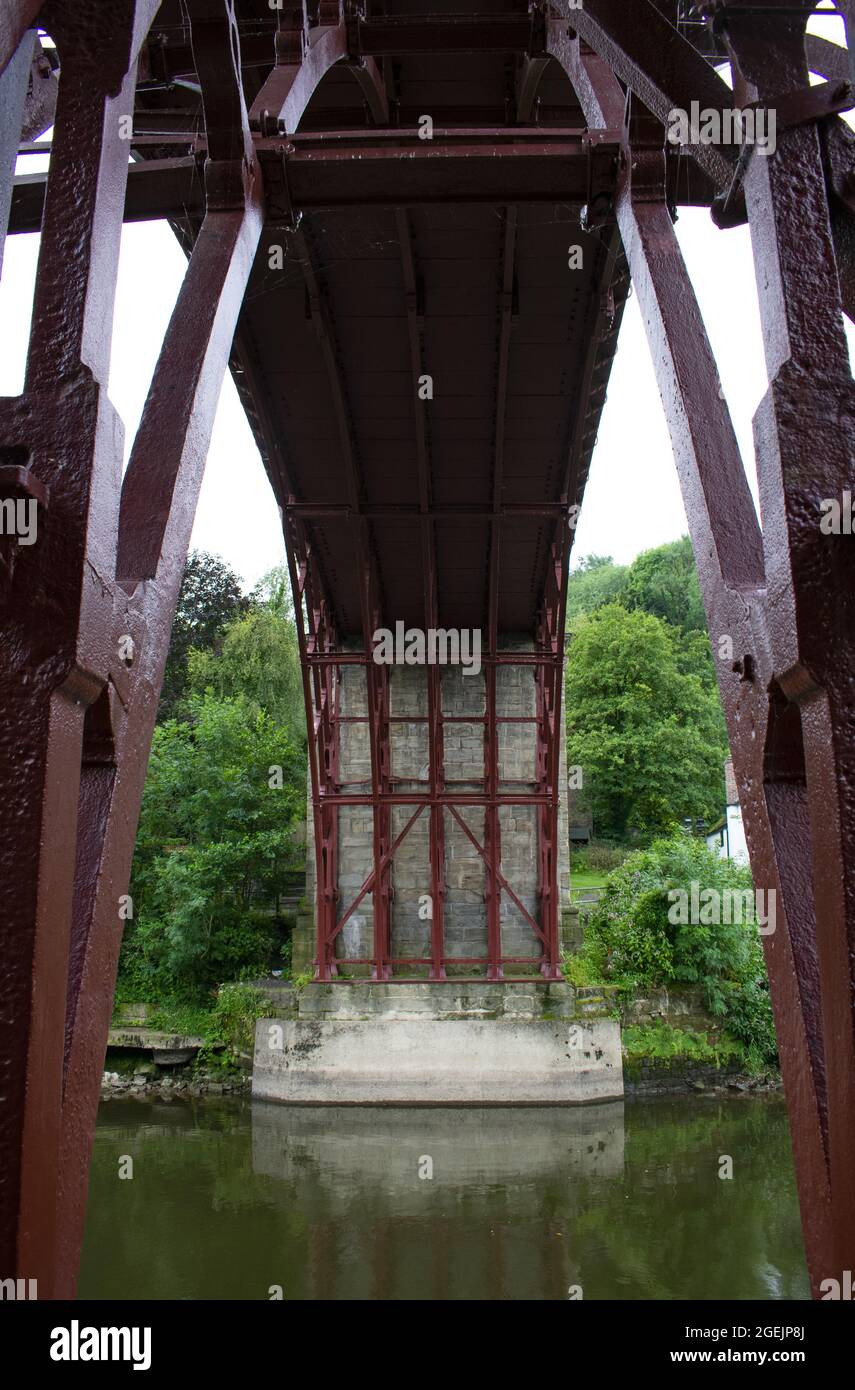 Ironbridge Gorge, englische midlands.. Historisches Denkmal. Gusseiserne Brücke gebaut und entworfen von Thomas Telford, Ingenieur aus der industriellen Revolution. Stockfoto