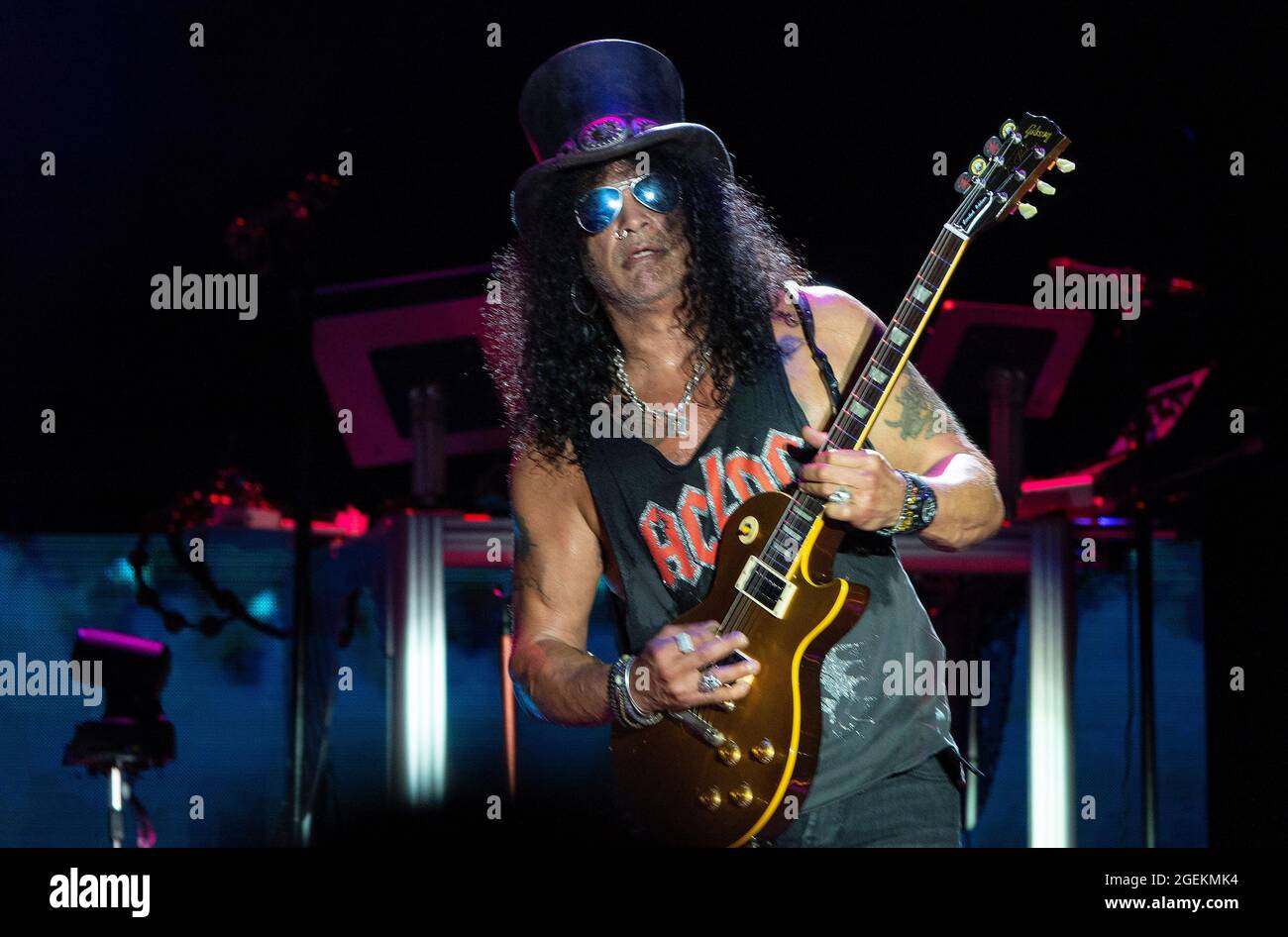 19. August 2021, Los Angeles, Kalifornien, USA: Die Rockband Guns N' Roses tritt bei einem Konzert im Banc of California Stadium für Fans live auf der Bühne auf. (Bild: © K.C. Alfred/ZUMA-Pressdraht) Stockfoto