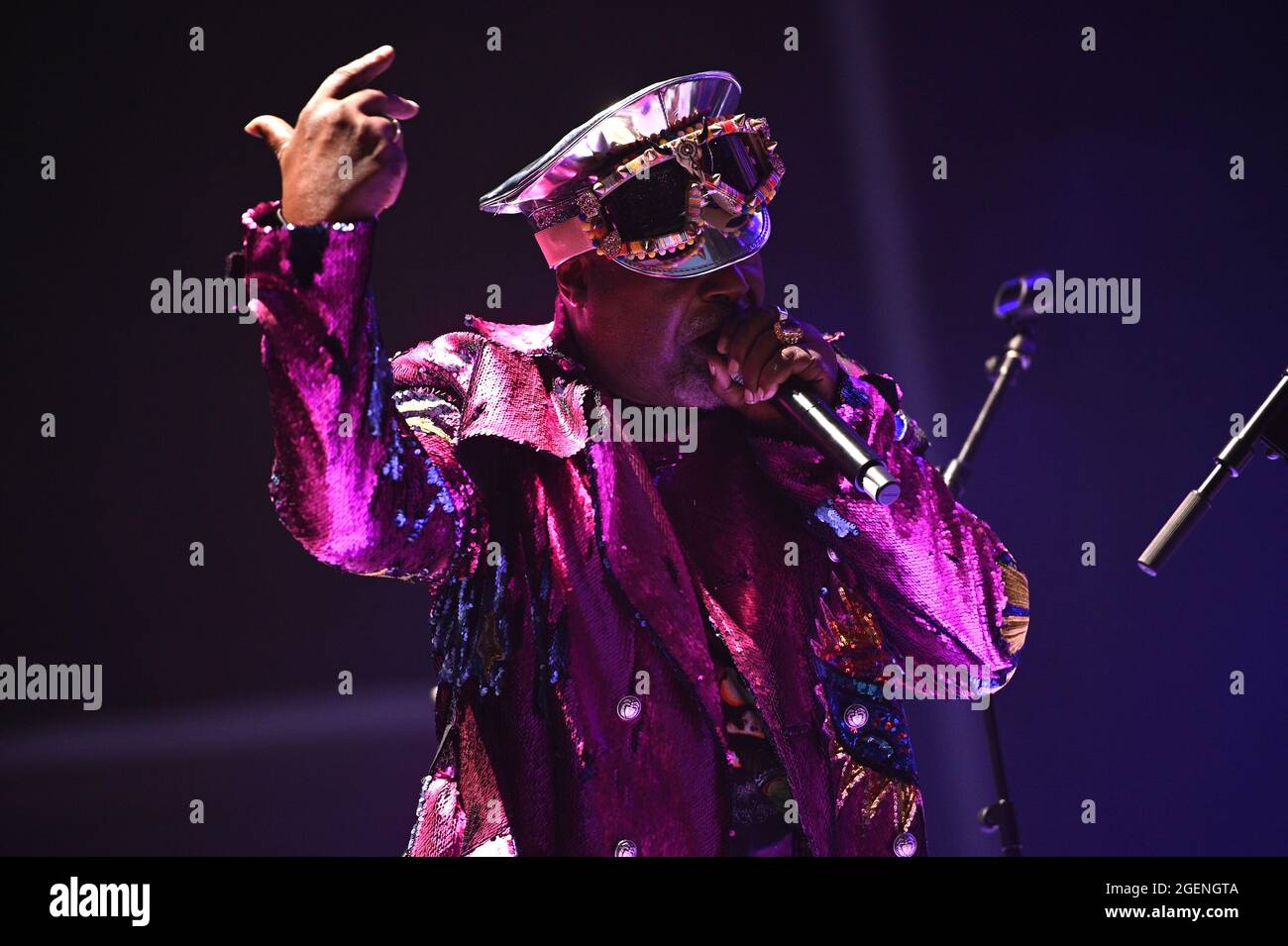 New York City, USA. August 2021. George Clinton und Parliament Funkadelic treten bei der NYC Homecoming Concert-Reihe im Forest Hills Stadium im New Yorker Stadtteil Queens, NY, am 20. August 2021 auf. (Anthony Behar/Sipa USA) Quelle: SIPA USA/Alamy Live News Stockfoto
