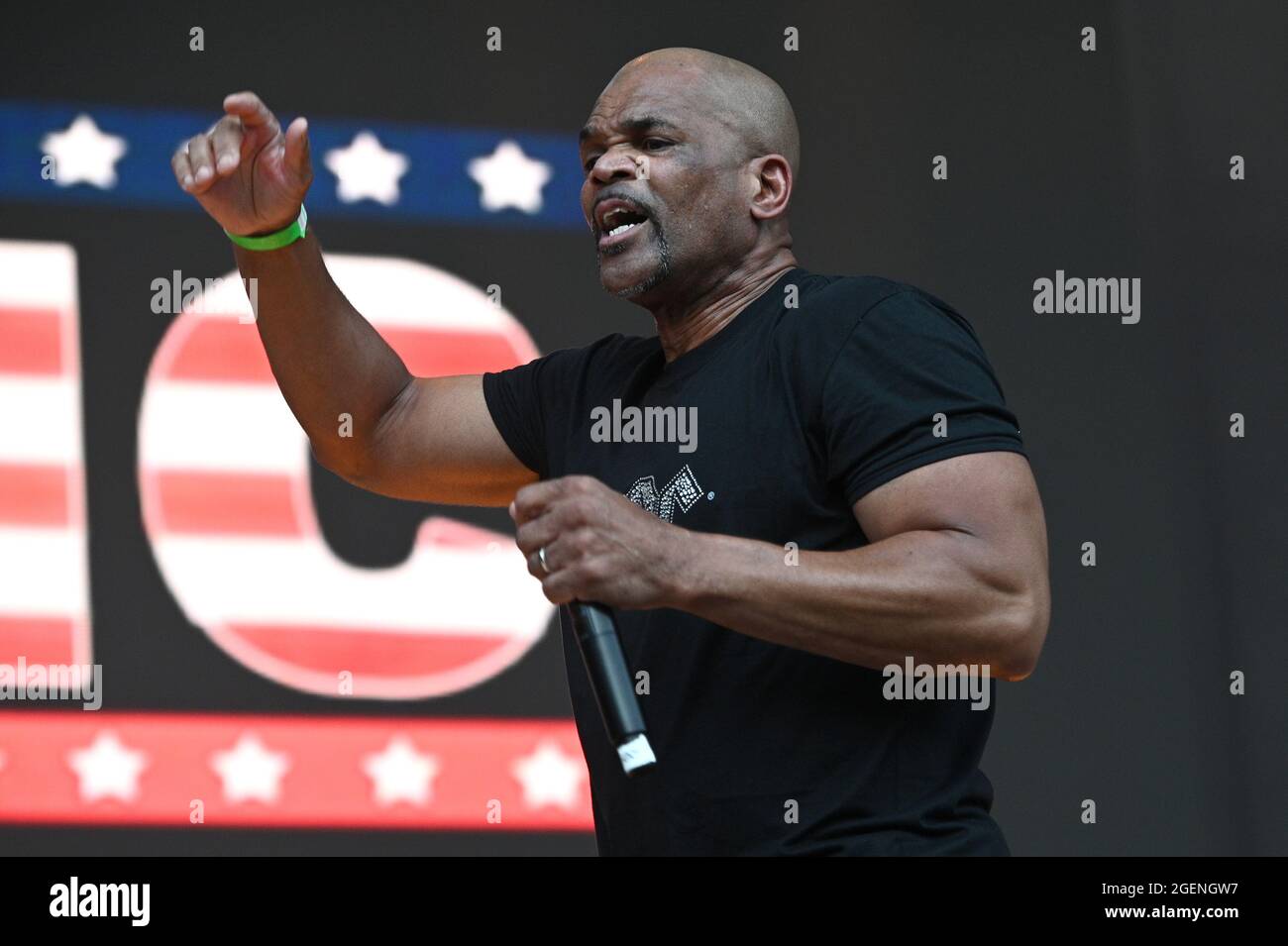New York City, USA. August 2021. Rapper Darryl McDaniels von der Gruppe Run-D.M.C tritt am 20. August 2021 bei der NYC Homecoming Concert-Reihe im Forest Hills Stadium im New Yorker Stadtteil Queens, NY, auf. (Anthony Behar/Sipa USA) Quelle: SIPA USA/Alamy Live News Stockfoto