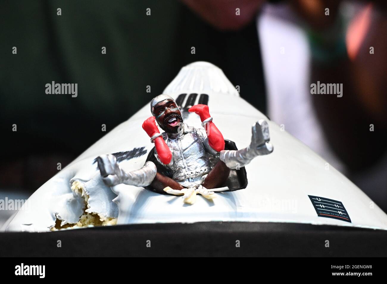 New York City, USA. August 2021. Musiker und Freunde versammeln sich, um den 80. Geburtstag von George Clinton vom Parlament Funkadelic vor seinem Auftritt bei der NYC Homecoming Concert-Reihe im Forest Hills Stadium im New Yorker Stadtteil Queens, NY, am 20. August 2021 zu feiern. (Anthony Behar/Sipa USA) Quelle: SIPA USA/Alamy Live News Stockfoto