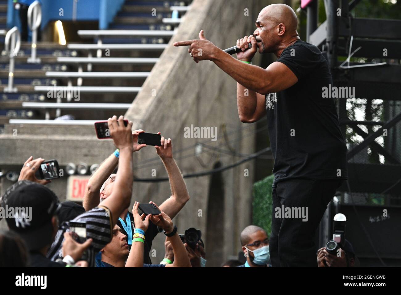 New York City, USA. August 2021. Rapper Darryl McDaniels von der Gruppe Run-D.M.C tritt am 20. August 2021 bei der NYC Homecoming Concert-Reihe im Forest Hills Stadium im New Yorker Stadtteil Queens, NY, auf. (Anthony Behar/Sipa USA) Quelle: SIPA USA/Alamy Live News Stockfoto