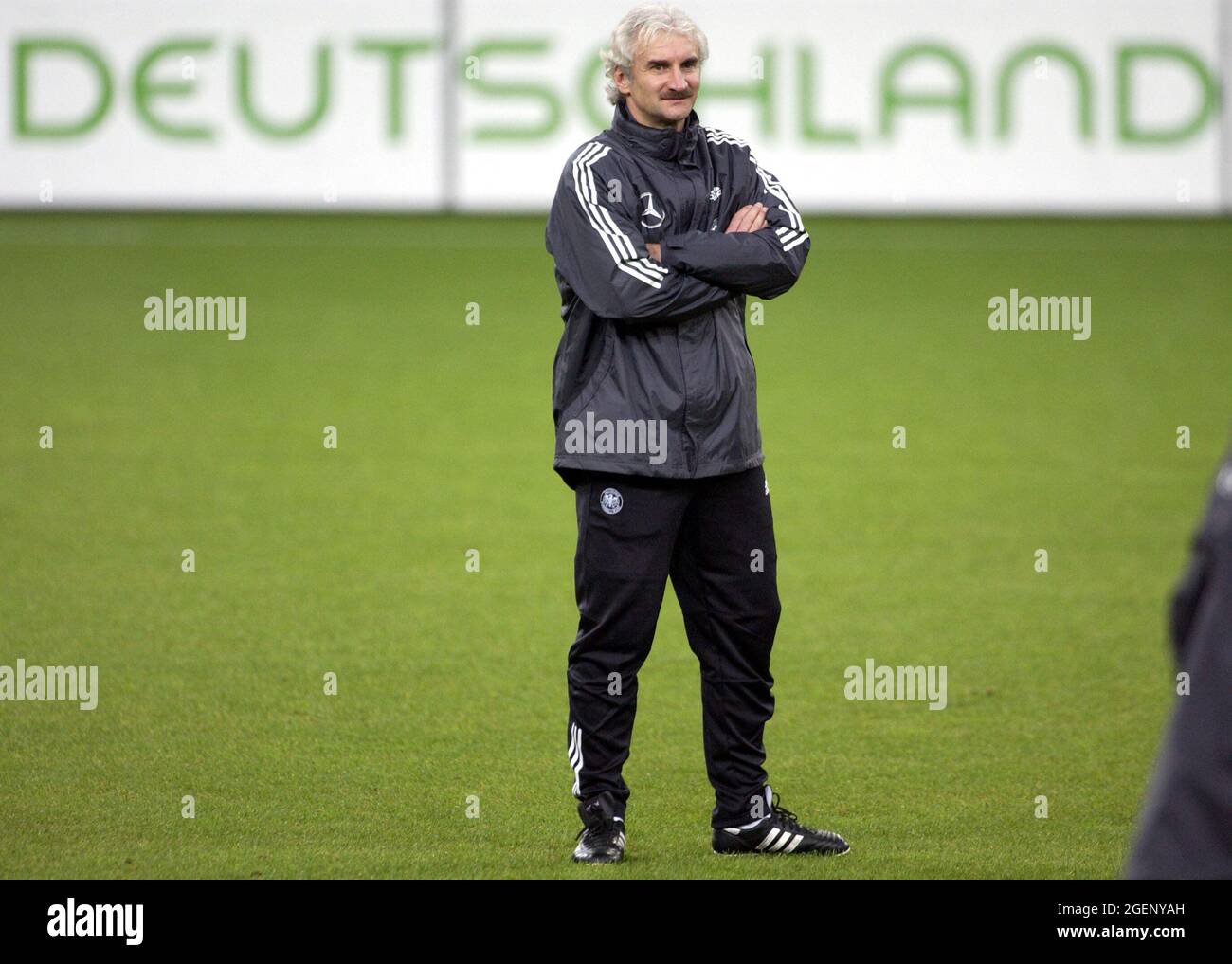 Arena auf Schalke Gelsenkirchen Deutschland 19.11.2002, Fußball: Trainingseinheit Deutsche Nationalmannschaft - Rudi Voeller, Stockfoto