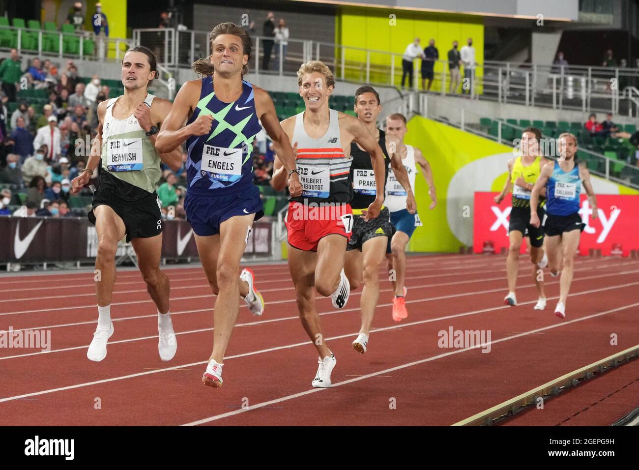 Geordie Beamish (AUS) besiegt Craig Engels (USA) und Charles Philbert-Thiboutot (CAN), um die internationale Meile im 46. Prefon in 3:54.86 zu gewinnen Stockfoto