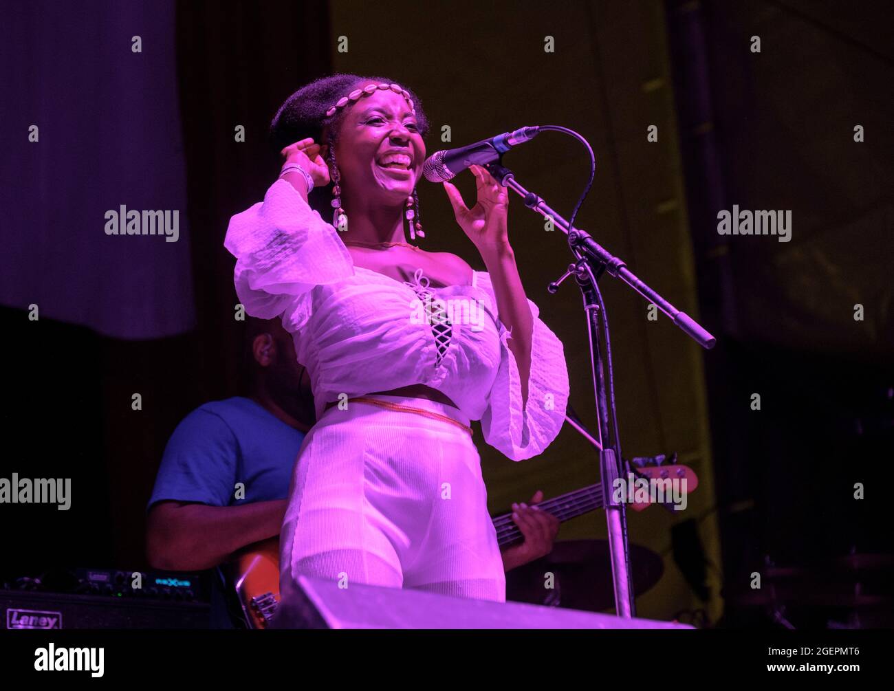 Farnham, Großbritannien, 20. August 2021. Caron Wheeler von der legendären britischen Soul-Band Soul II Soul tritt beim Weyfest auf. Kredit: Musiclive/Alamy Live Nachrichten Stockfoto