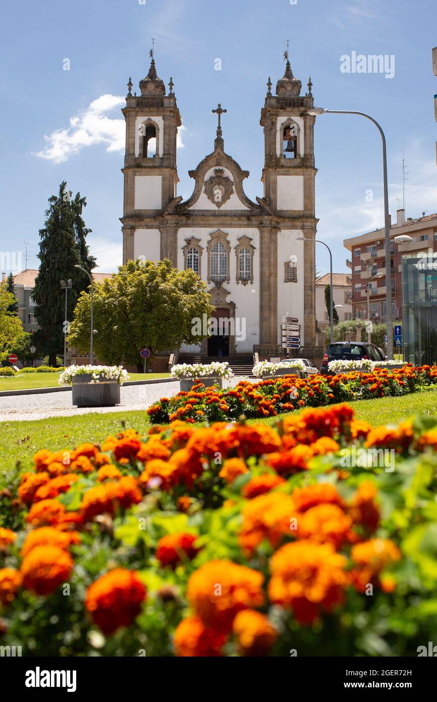 Viseu, Portugal - 31. Juli 2021: Die Kirche von Nossa Senhora do Carmo wurde am Ende der Sch XVII, im Barockstil. Stockfoto