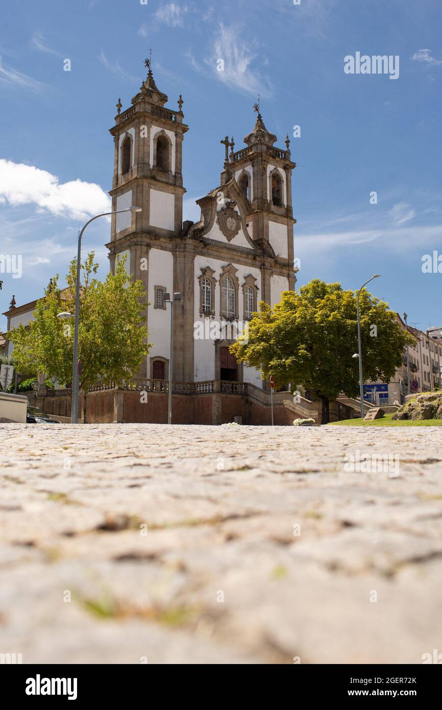 Viseu, Portugal - 31. Juli 2021: Die Kirche von Nossa Senhora do Carmo wurde am Ende der Sch XVII, im Barockstil. Stockfoto