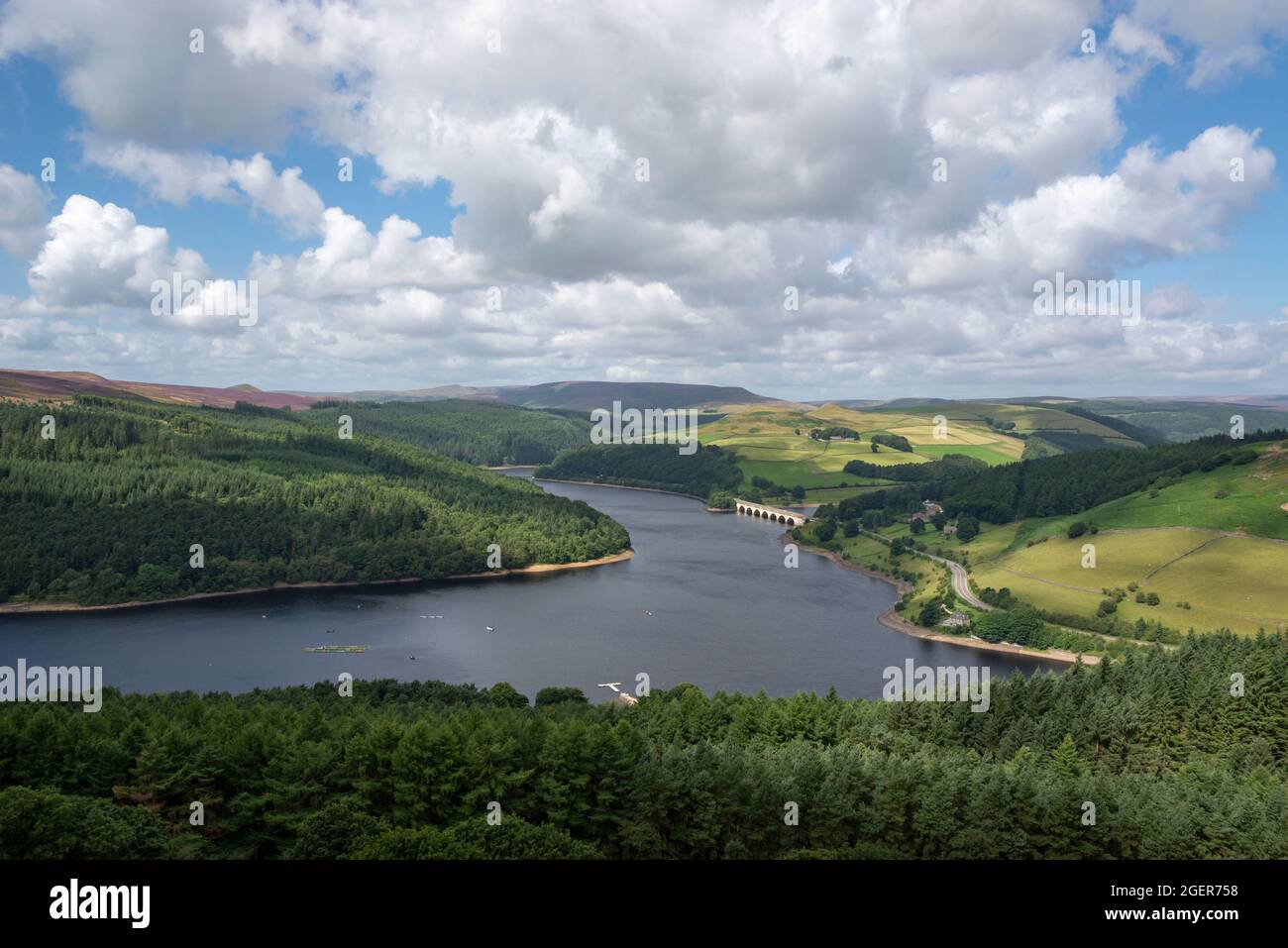 Ladybower Stausee von Bamford Moor im Peak District Nationalpark, Derbyshire, England. Stockfoto