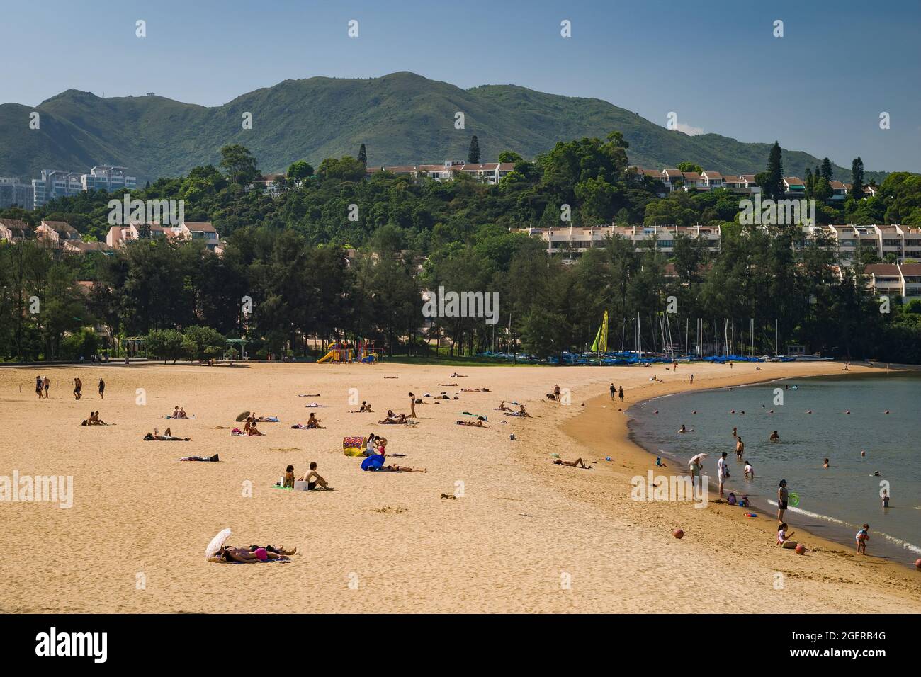 Tai Pak („Big White“) Beach, ein künstlich anmautem Strand in Discovery Bay, Lantau Island, Hongkong (2011) Stockfoto
