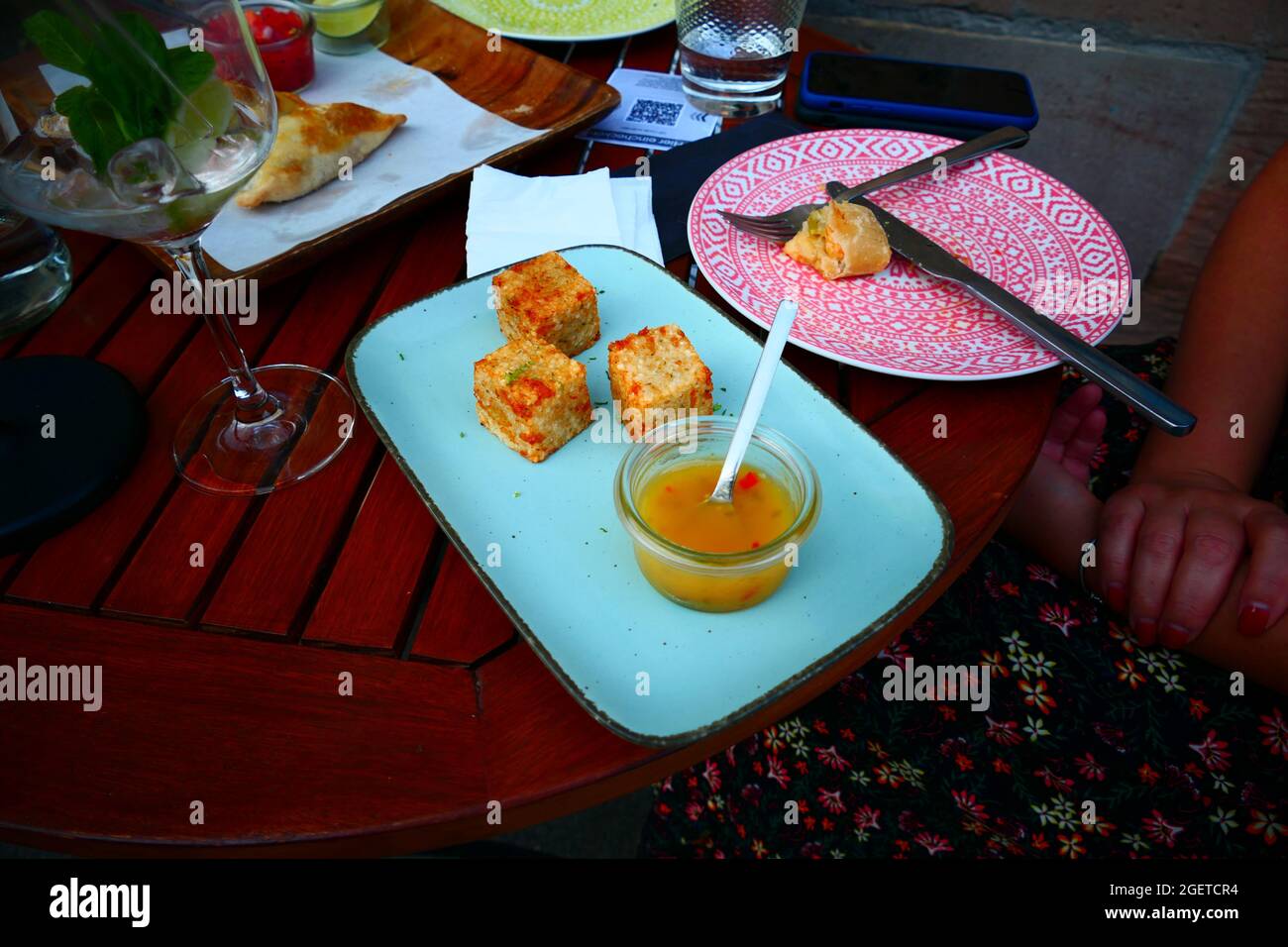 Brasilianische Snacks auf dem Tisch Stockfoto