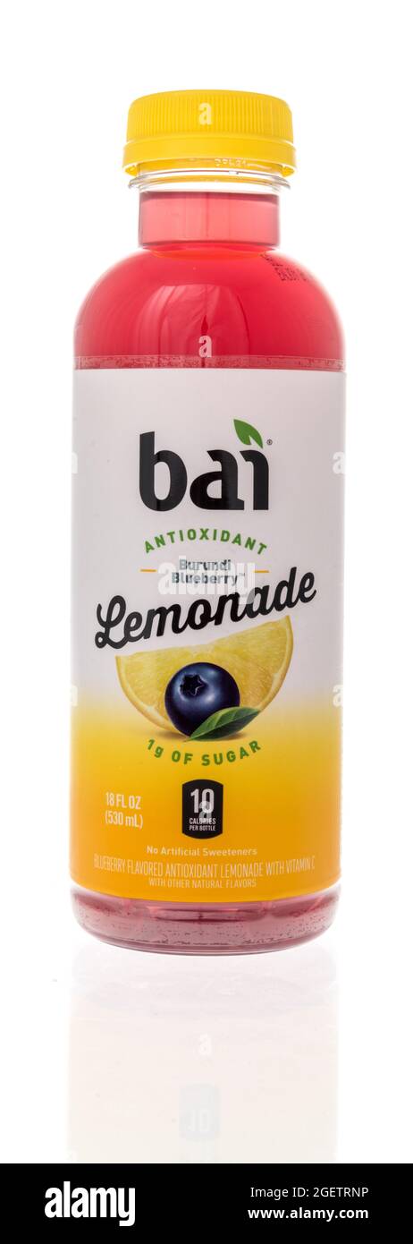 Winneconne, WI -20 August 2021: Eine Flasche Bai Limonade auf einem isolierten Hintergrund Stockfoto