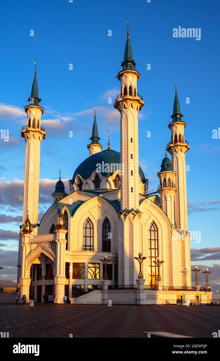 Kul Sharif Moschee in Kasan Kreml, Tatarstan, Russland. Es ist das Wahrzeichen von Kazan. Sonnige Ansicht der islamischen Architektur, Touristenattraktion in Kazan Stadt c Stockfoto