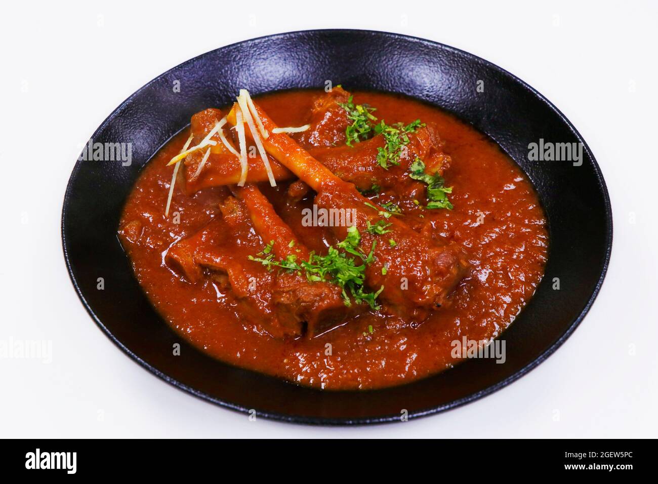 indisches Essen, langsam gekochtes indisches Lamm oder Hammelschenkelcury, auch bekannt als Nalli rogan josh Stockfoto