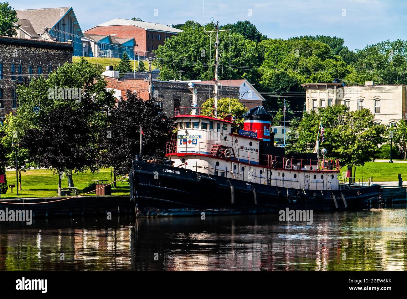 Der Schlepper Ludington diente in der D-Day-Invasion des Zweiten Weltkriegs in der Normandie und liegt jetzt im Harbor Park am Kewaunee River in Downtown, Kewaunee, W Stockfoto