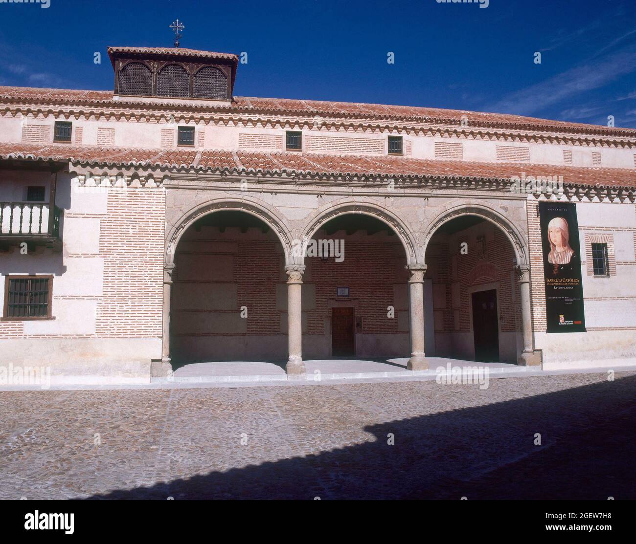 PORTICO DE ENTRADA AL CONVENTO DE MADRES AGUSTINAS - CASA NATAL DE ISABEL LA CATOLICA - S XV. LAGE: CONVENTO DE LAS AGUSTINAS. MADRIGAL DE LAS ALTAS TORRES. AVILA. SPANIEN. Stockfoto