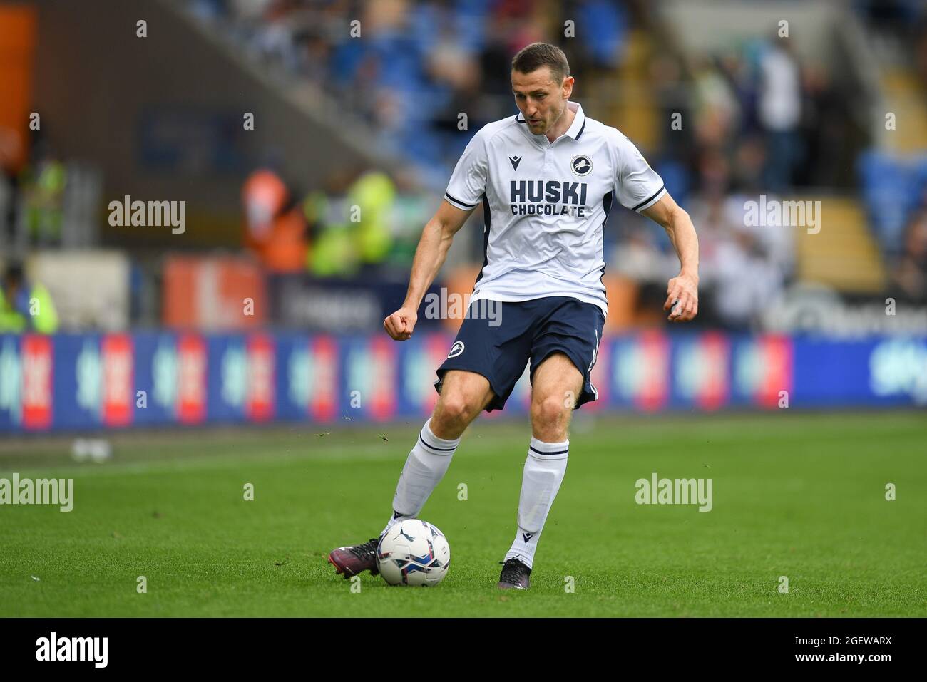 Cardiff, Großbritannien. August 2021. Murray Wallace #3 von Millwall in Aktion während des Spiels in Cardiff, Vereinigtes Königreich am 8/21/2021. (Foto von Mike Jones/News Images/Sipa USA) Quelle: SIPA USA/Alamy Live News Stockfoto