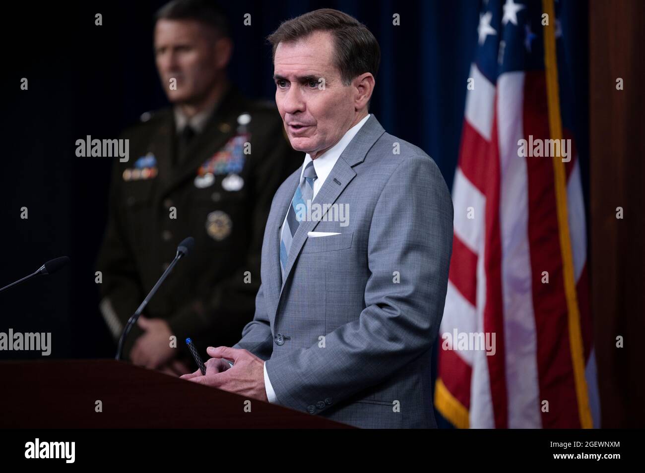 Arlington, Vereinigte Staaten Von Amerika. August 2021. Pentagon-Pressesekretär John Kirby spricht bei einer Pressekonferenz zu Afghanistan im Pentagon am 21. August 2021 in Arlington, Virginia. Quelle: Planetpix/Alamy Live News Stockfoto