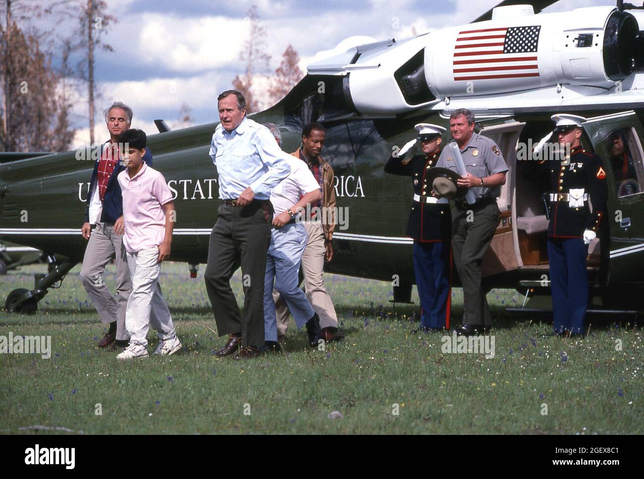 Präsident George Bush SR mit seinem Enkel im Yellowstone National Park Ca. Juni 12 1989 Stockfoto
