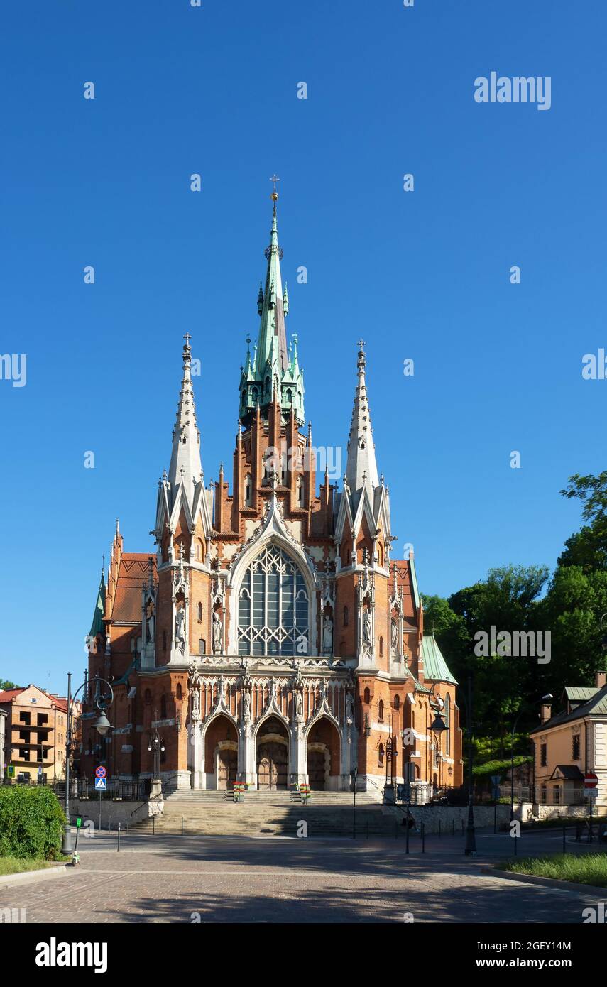 Krakau, Polen. Kirche St. Joseph - eine historische römisch-katholische Kirche im neugotischen Stil auf dem Podgorski-Platz in Podgorze Distri Stockfoto