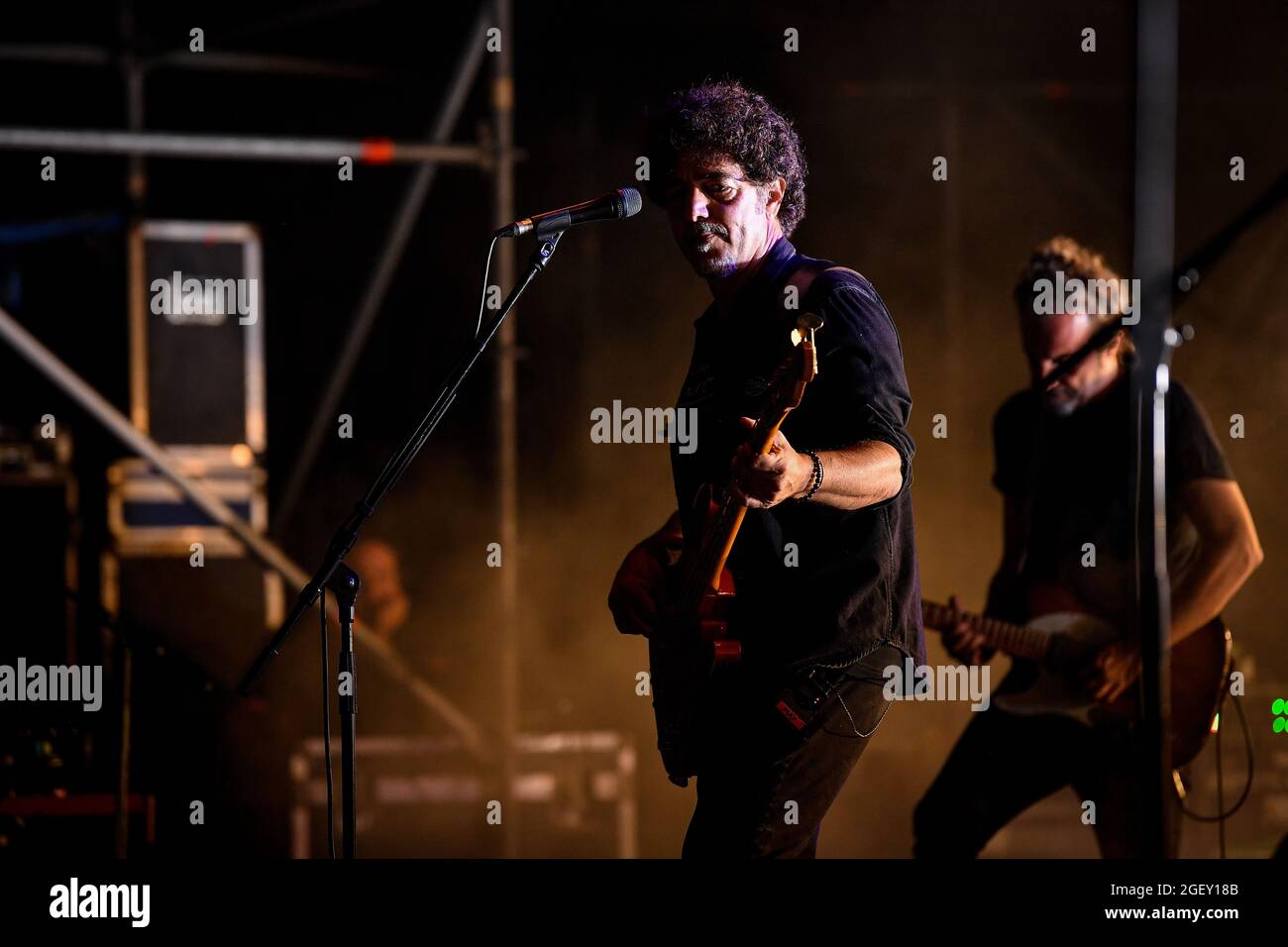 Riola Sardo, Italien. August 2021. Max Gazze durante Max Gazze - La Matematica dei Rami Tour, Concerto cantante italiano in Riola Sardo, Italia, 21 agosto 2021 Quelle: Unabhängige Fotoagentur/Alamy Live News Stockfoto