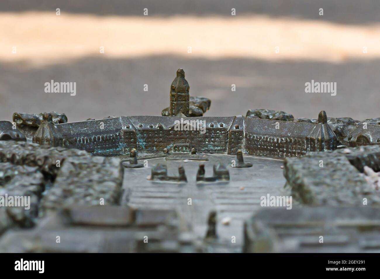 Karlsruhe, Deutschland - August 2021: Miniatur-Nachbildung des Berührungsmodells für Blinde des barocken Karlsruher Schlosses Stockfoto