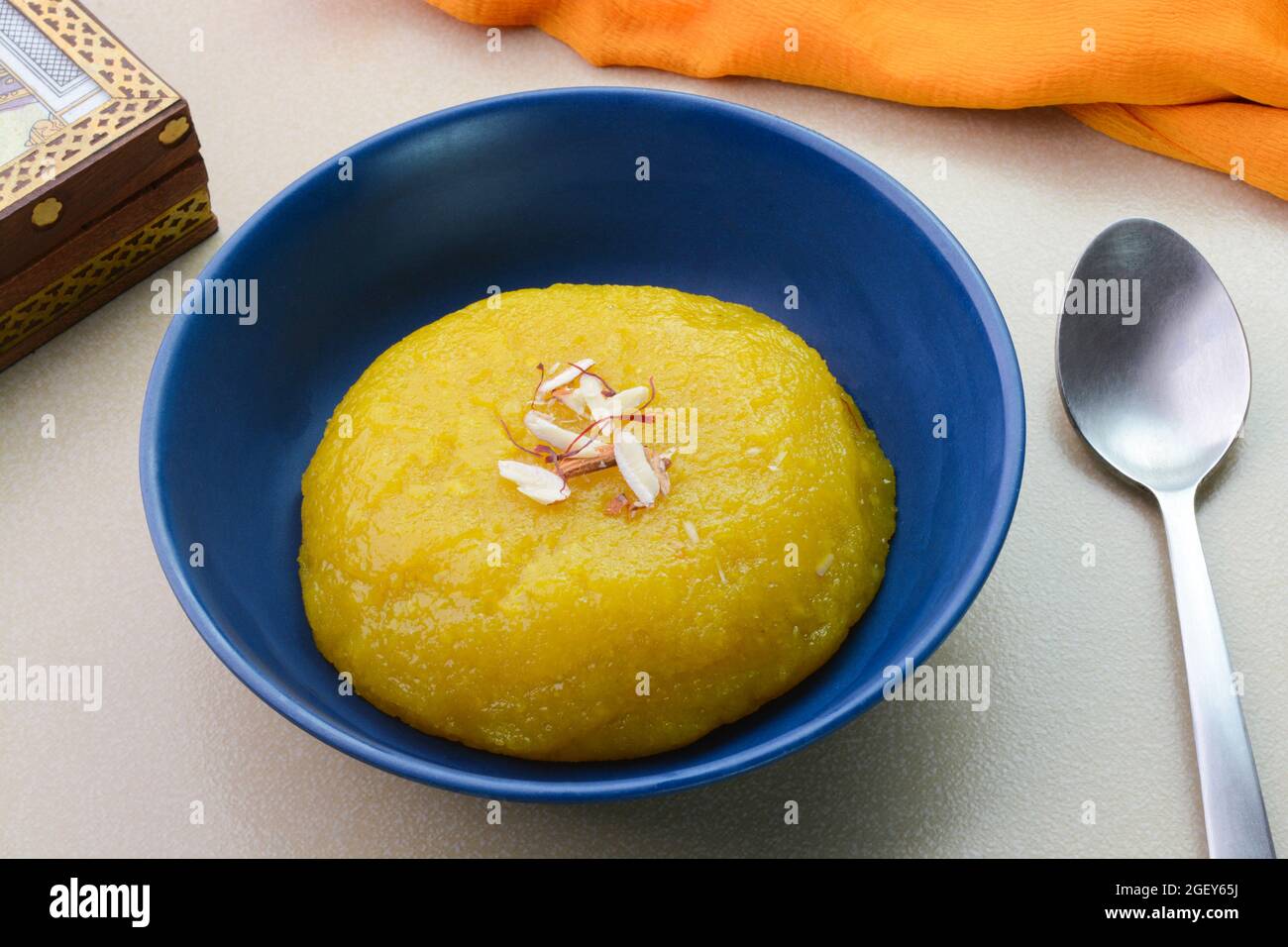 Badam Halwa ist ein beliebtes indisches Dessertgericht Stockfoto