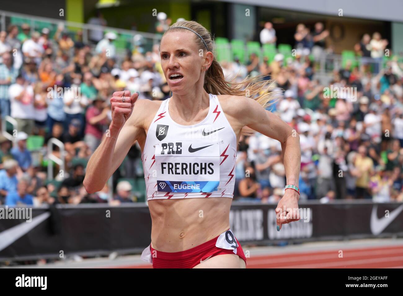 Courtney Frerichs (USA) landet bei der 46. Prefontaine Classic am Samstag, August, auf dem amerikanischen Rekord von 8:57.77 als Zweiter in der Damen-Hindernislauf Stockfoto