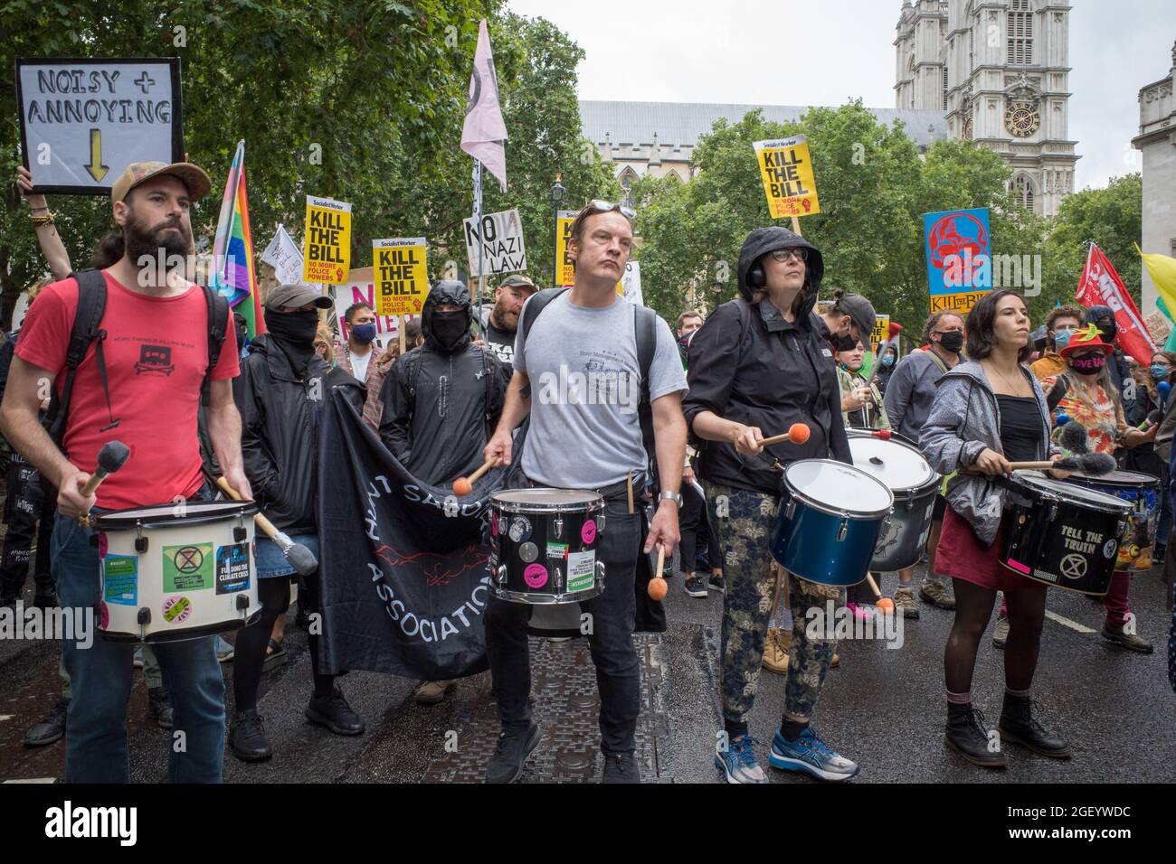 Mitglieder von XR und BLM kehren nach einer kurzen Pause zu Protesten gegen die Polizei, Kriminalität, Verurteilung und Gerichtsurteile nach London zurück Stockfoto