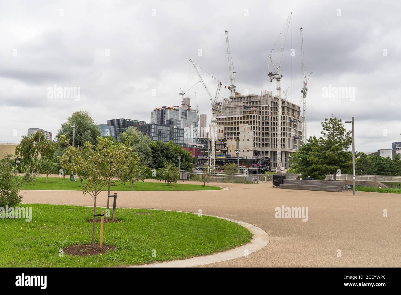 Bau des Londoner College of Fashion-Gebäudes der UAL am East Bank des Queen Elizabeth Olympic Park in Stratford. Stockfoto