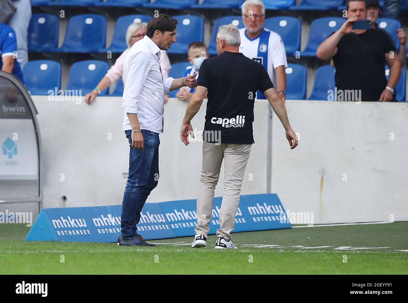 firo: 21.08.2021 Fuvuball: Fußball: 3. Bundesliga-Saison 2021/22 SC Magdeburg - MSV Duisburg 2: 1 Ivica Grlic und Pavel Dotchev enttäuscht, Ausstieg Stockfoto