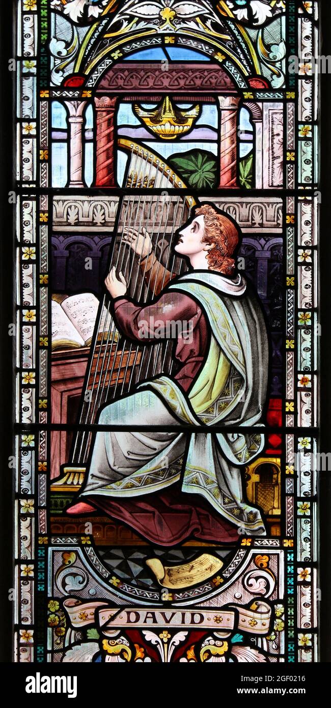 König David mit seiner Harfe, König von Israel - Glasfenster in der St Asaph Cathedral, Wales Stockfoto