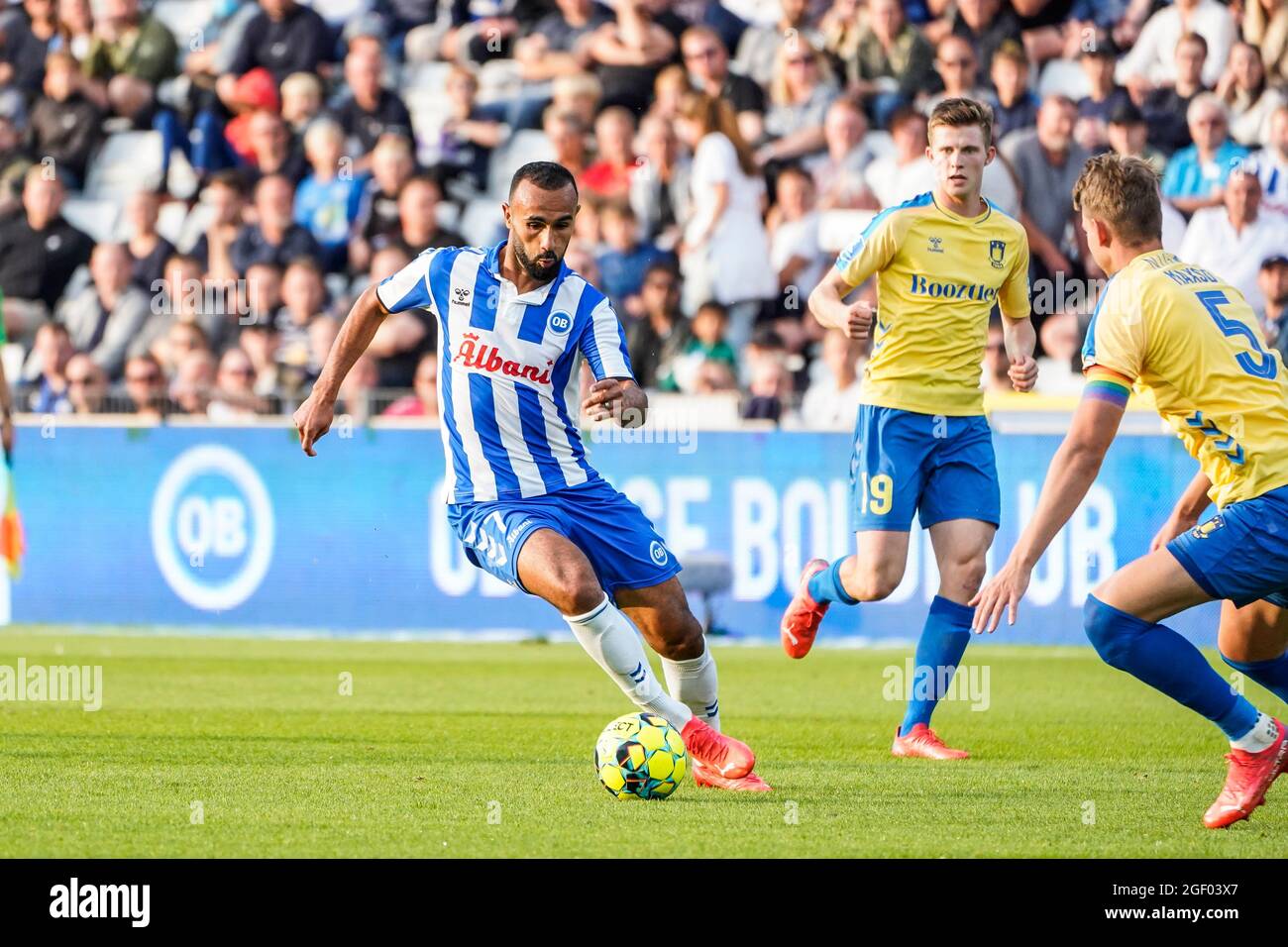 Odense, Dänemark. August 2021. Issam Jebali (7) von ob beim 3F Superliga-Spiel zwischen Odense Boldklub und Broendby IF im Nature Energy Park in Odense. (Foto: Gonzales Photo/Alamy Live News Stockfoto