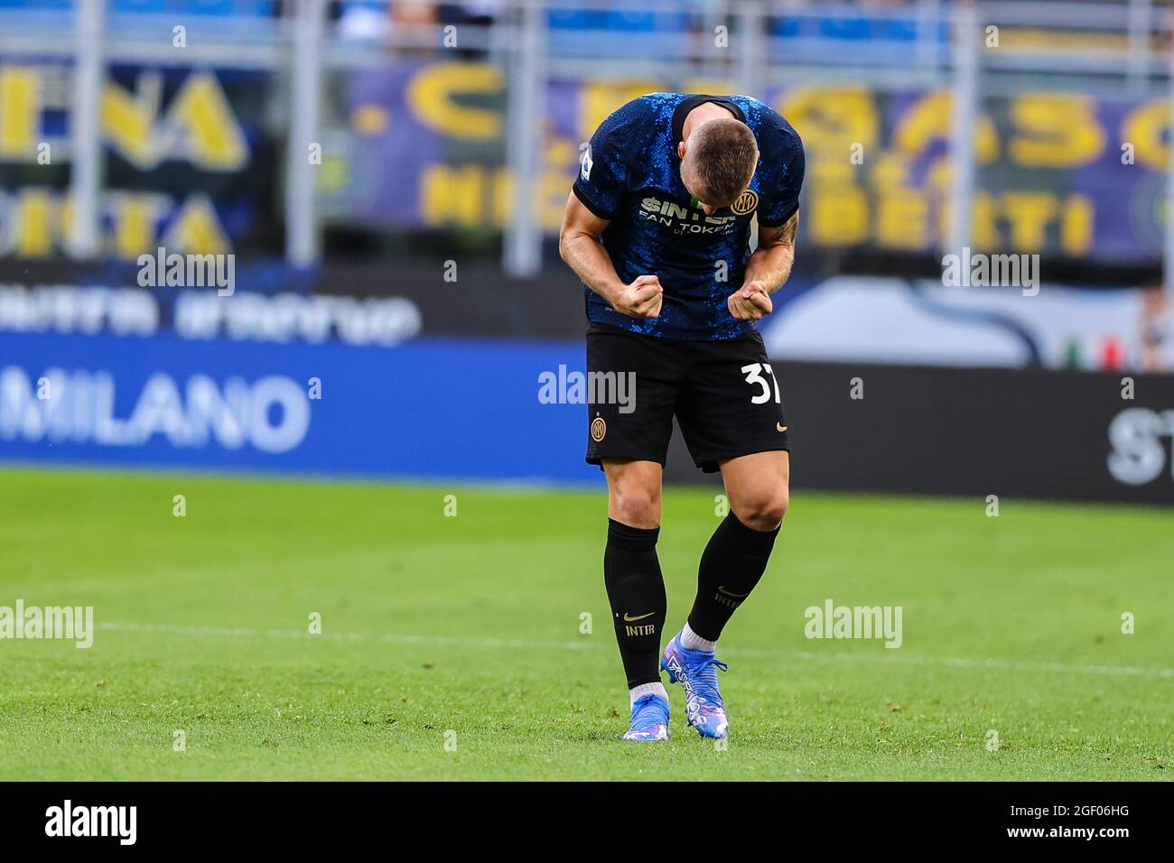 Milan Skriniar vom FC Internazionale reagiert während des Fußballspiels der Serie A 2021/22 zwischen dem FC Genua und dem FC Genua im Stadion Giuseppe Meazza in Mailand. (Endstand; FC Internazionale 4:0 Genua CFC). (Foto von Fabrizio Carabelli / SOPA Images/Sipa USA) Stockfoto