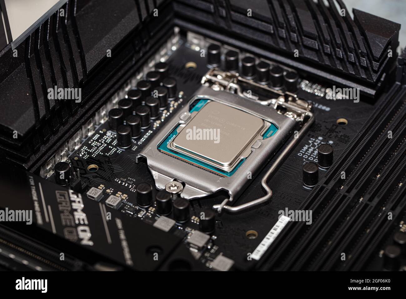 Kalifornien, USA – 21. August 2021: Intel Core i9-11900 Prozessor im ASUS ROG Strix Z590-F Gaming-Wi-Fi-Mainboard Stockfoto
