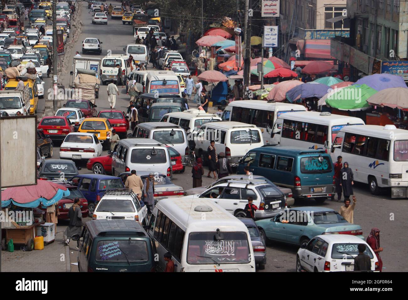 Kabul, Afghanistan. August 2021. In Kabul, Afghanistan, ist der Verkehr am Sonntag, den August, stark. 22, 2021. Foto von Bashir Darwish/UPI Credit: UPI/Alamy Live News Stockfoto