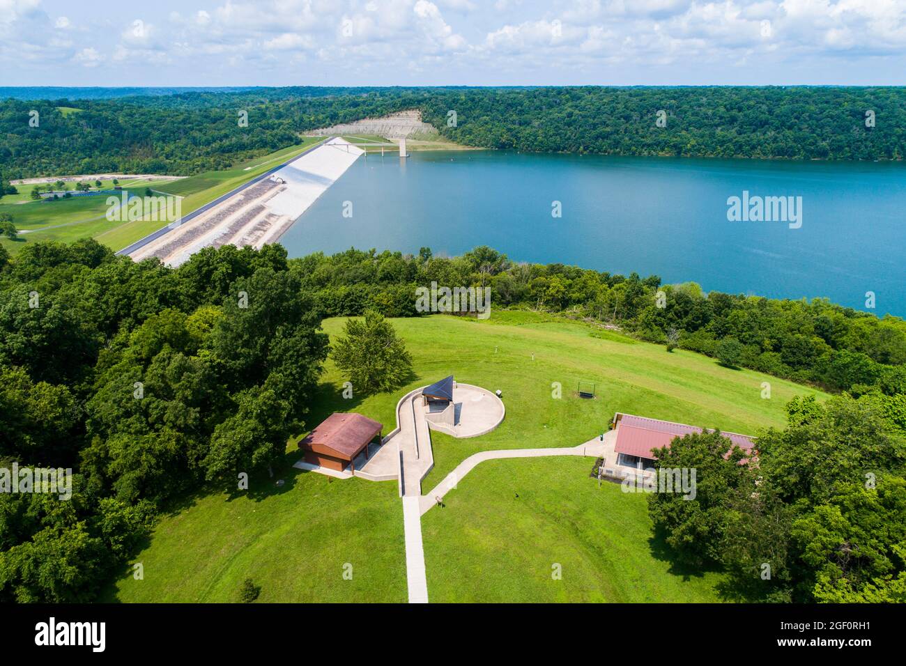 Brookville Dam und Spillway Lake in Indiana Stockfoto