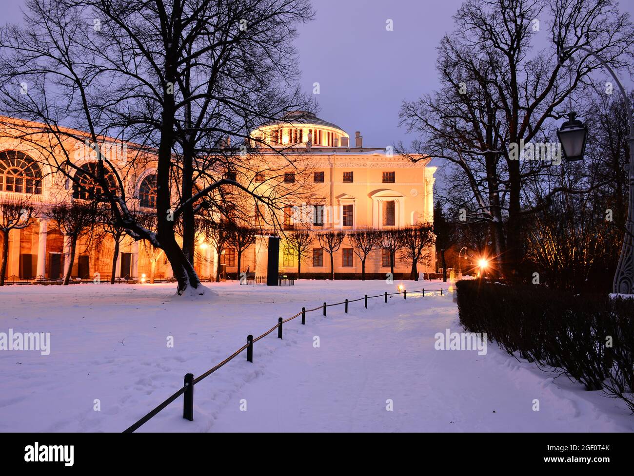 Sadowaja Straße, Pawlowsk, Puschkinski Bezirk, St. Petersburg, Russland, 3. Januar 2019. Pawlowski Palast, ein schönes und harmonisches Gebäude, lokalisieren Stockfoto